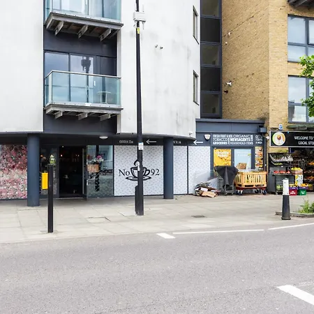 The Three Musketeers, Porthos Apartment Eastbourne Exterior photo
